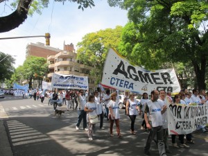 AGMER se movilizó en reclamo de aumento salarial 