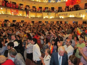 Un teatro colmado aplaudió de pie a Evo Morales