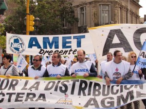 » Masiva movilización y huelga de AGMER
