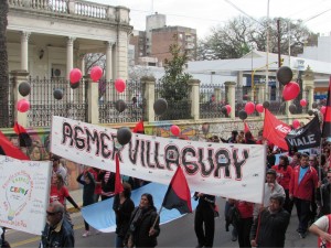 » Masiva movilización y huelga de AGMER