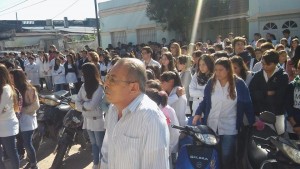 Gualeguay - Descubrimiento de una placa con el nombre de los desaparecidos en la Escuela de Comercio