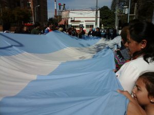 Concordia. Abrazo a escuelas y volanteada. 