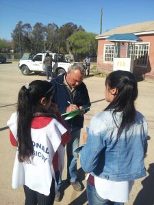 Volanteada y solicitud de firmas para el petitorio por una nueva Ley de Financiamiento Educativo en Villa Paranacito.