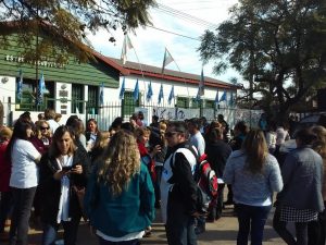 En Uruguay. Abrazo simbólico en contra de las recategorizaciones. 