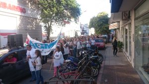 En AGMER Gualeguaychú se realizó una asamblea pública y movilización frente a la Dirección Departamental de Escuelas.