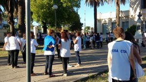 En La Paz, la asamblea abierta se realizó en la Plazoleta San Martín. 