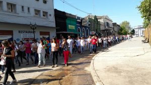 En Villaguay, la asamblea se convocó frente a la Dirección Departamental de Escuelas.  Movilizaron desde la Seccional.