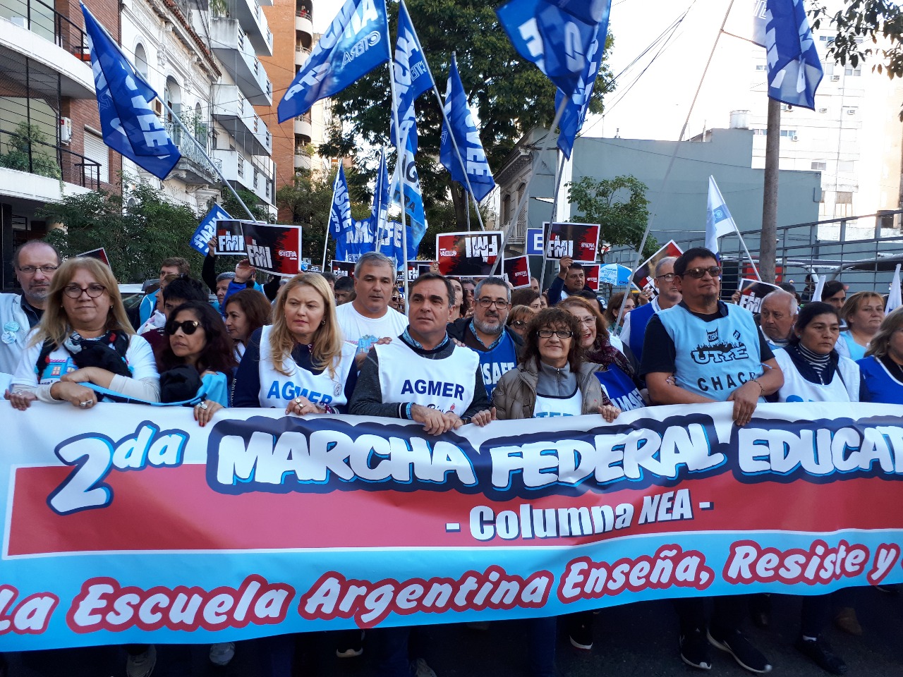 Marcha Federal Educativa: la columna NEA, en Rosario 22-05-18 Agmer participó con un importante grupo de dirigentes y militantes de todas las seccionales.