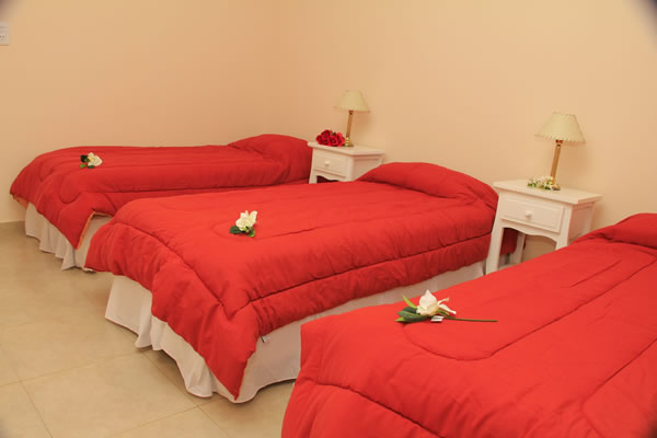 Casa Docente de Colón. Ubicación: Chacabuco 255 – (03447) 424560