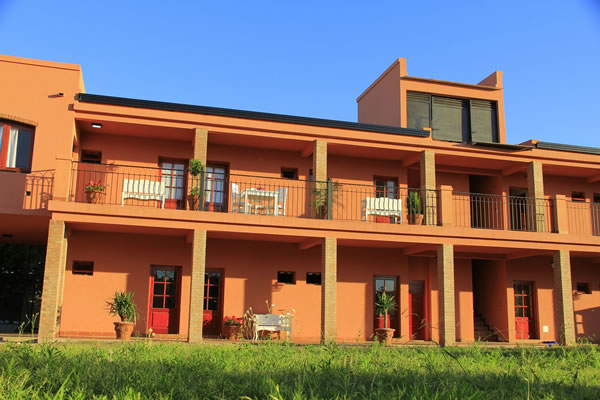 Casa Docente de Colón. Ubicación: Chacabuco 255 – (03447) 424560