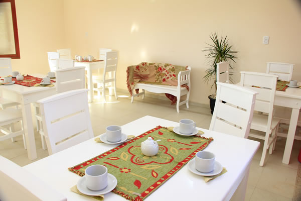 Casa Docente de Colón. Ubicación: Chacabuco 255 – (03447) 424560