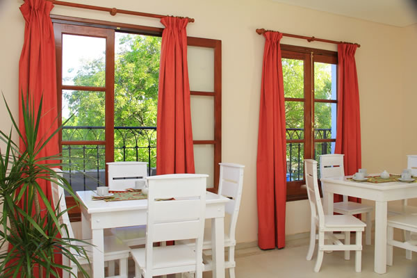 Casa Docente de Colón. Ubicación: Chacabuco 255 – (03447) 424560