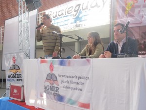 El Secretario general de AGMER Gualeguay, Silvio Vernhet, dio la bienvenida. 