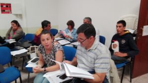 Trabajo en grupos de los equipos departamentales.