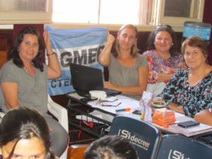 Vocales de AGMER y equipo de la Secretaría de Educación acompañan a los aspirantes. 